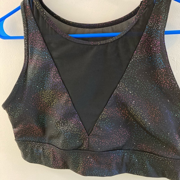 @poshizmynizz New ⭐️ Sports Bra w. Mesh Detailing - Picture 3 of 7